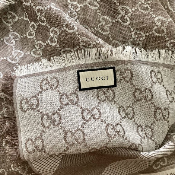 NWT Gucci GG taupe/beige wool & silk scarf - Picture 4 of 10